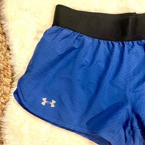 NWOT Under Armour Heat-Gear Shorts (Size Small)